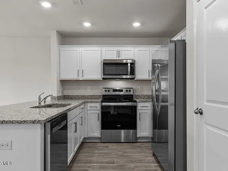 2305 Gracie Ln — Photo 5