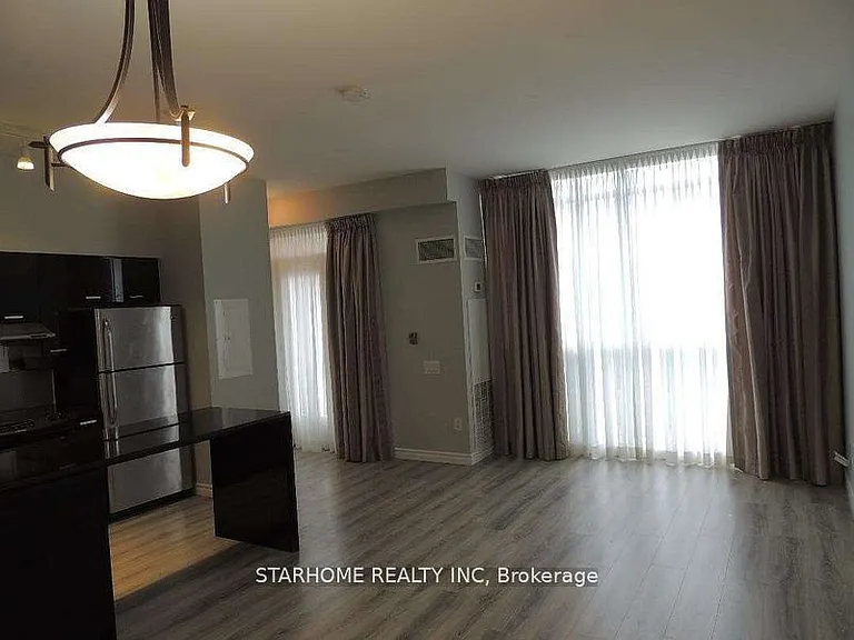 29 Singer Ct #Townhouse 02 — Photo 4