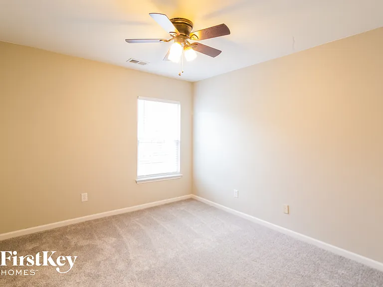 205 Commencement Blvd — Photo 11