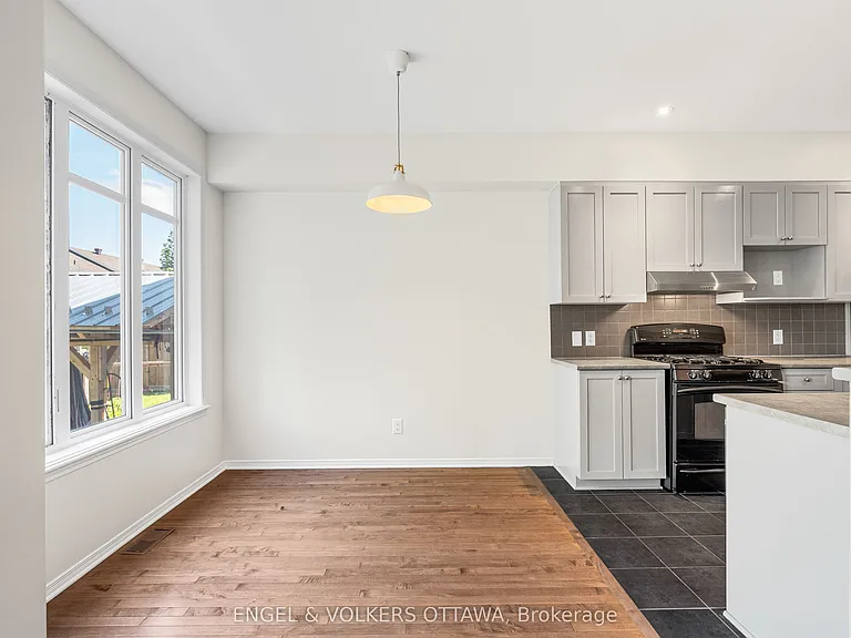 729 Nakina Way — Photo 15