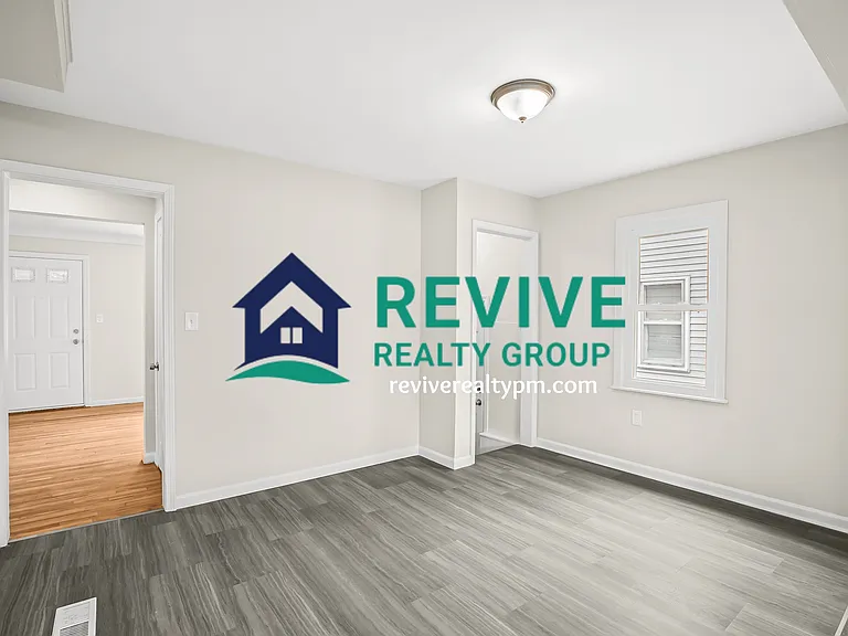 20481 Delaware Ave — Photo 11