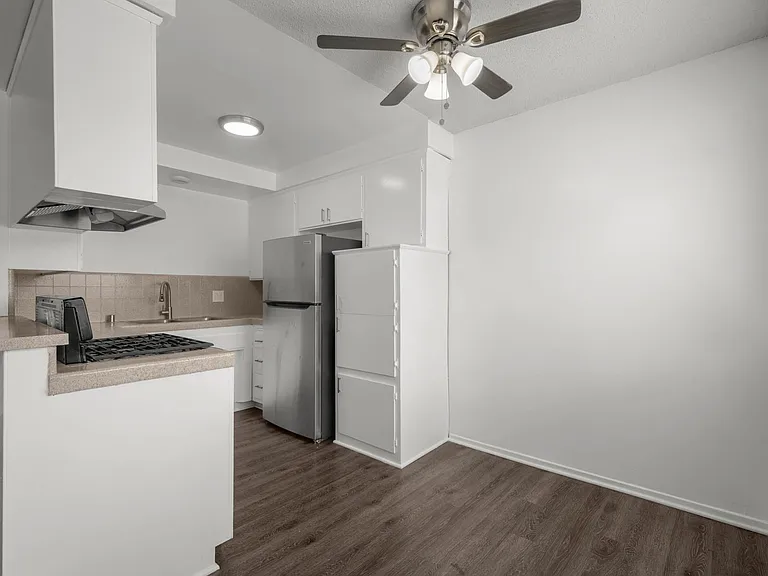 814 Victor Ave #14 — Photo 8
