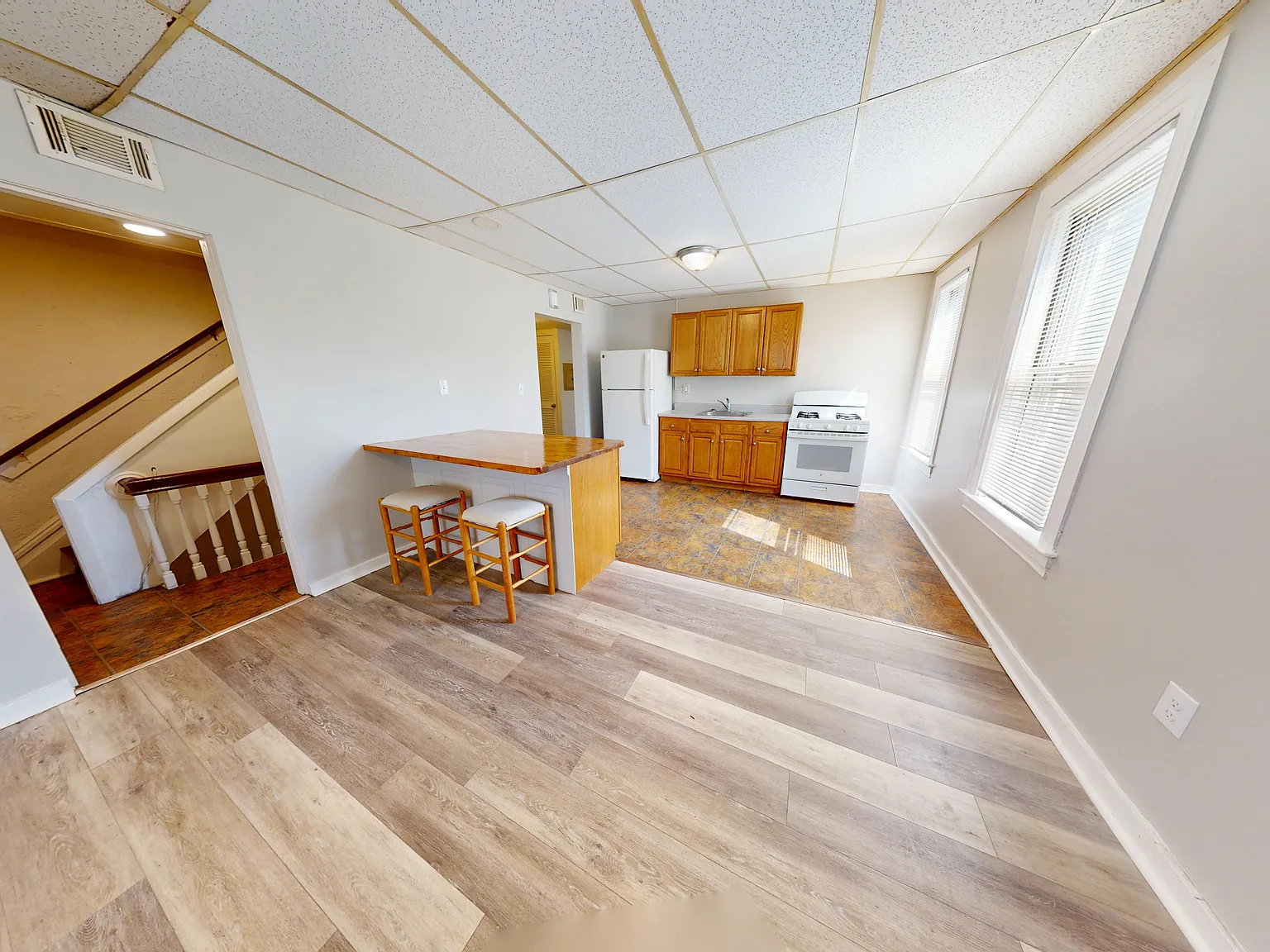 3 bed, $1,095 — Photo 1