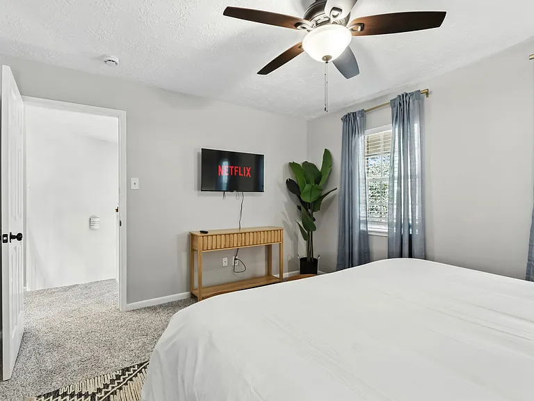17403 Spicewood Springs Ln — Photo 21