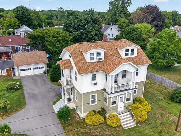 84 3rd St, Somerset, MA 02726
