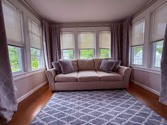 Sunroom Room (Facing In)