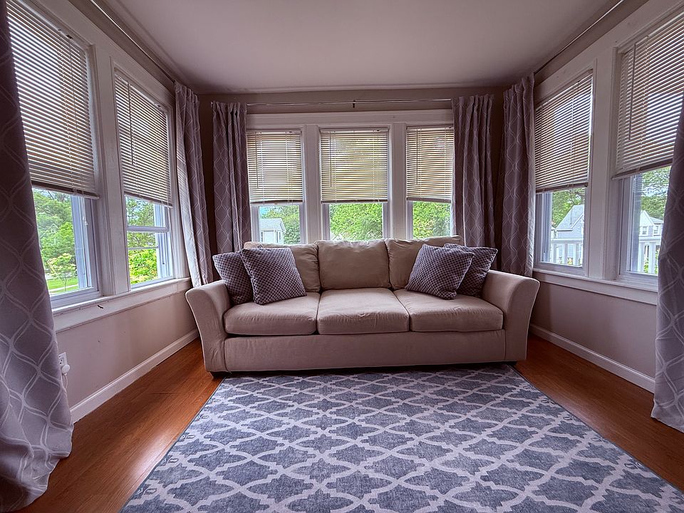 Sunroom Room (Facing In)