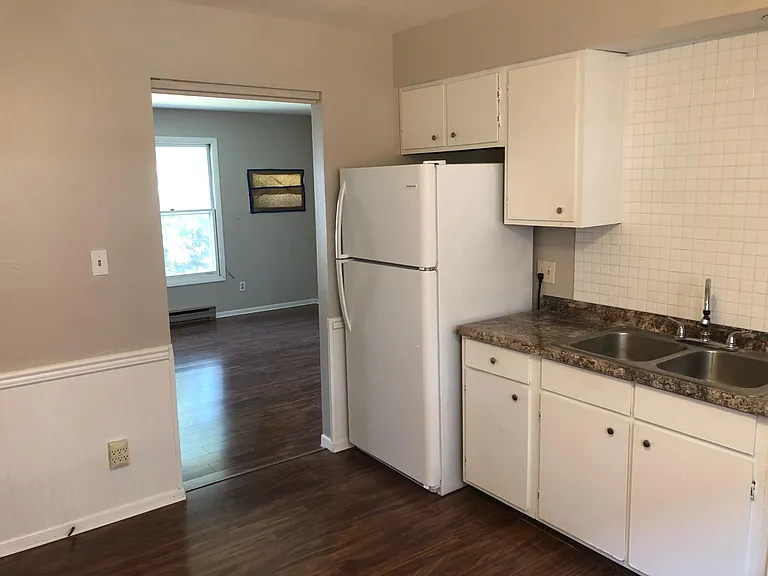Fresh, clean, bright kitchen with plenty of storage space!