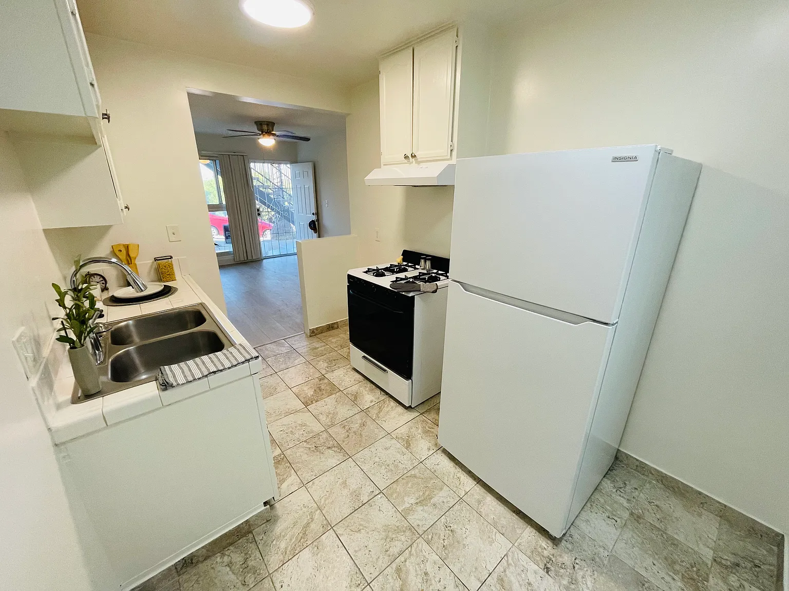1 bed, 400 sqft, $1,895 — Photo 3