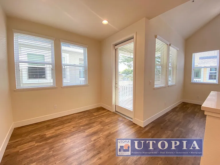 106 Jacobs Ln — Photo 9