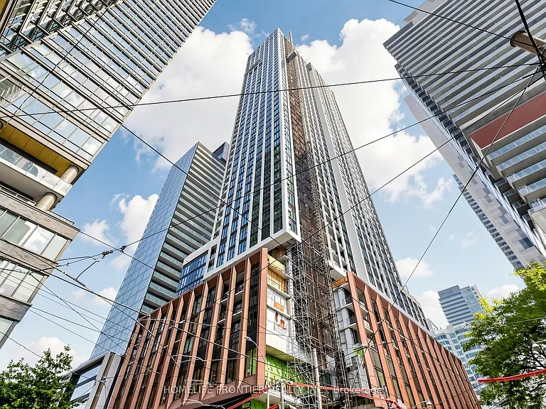 400 King St W #719 — Photo 1