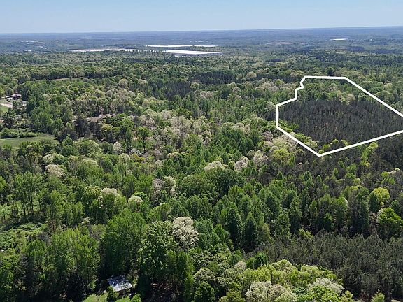 3rd image of 6 Mangum Ln