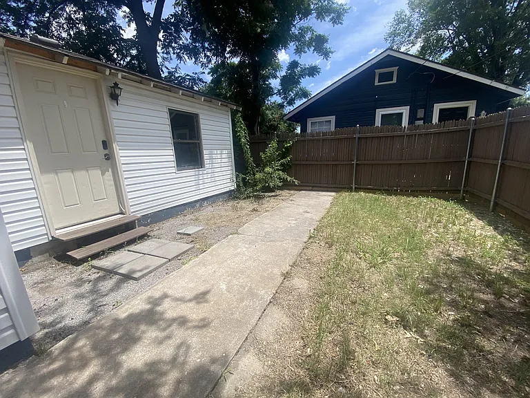 515 E Main St #1/2 — Photo 11