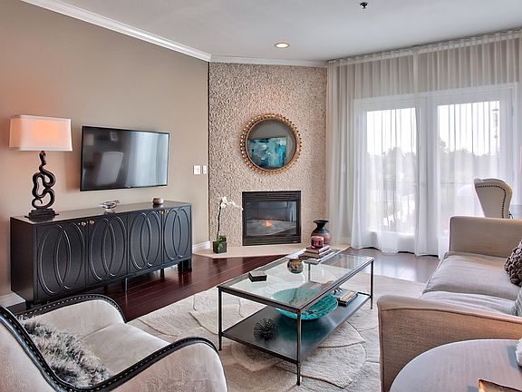 2nd image of 12407 Moorpark St APT 304