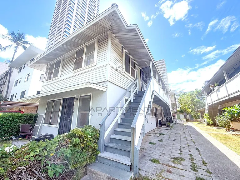 424 Olohana St — Photo 2