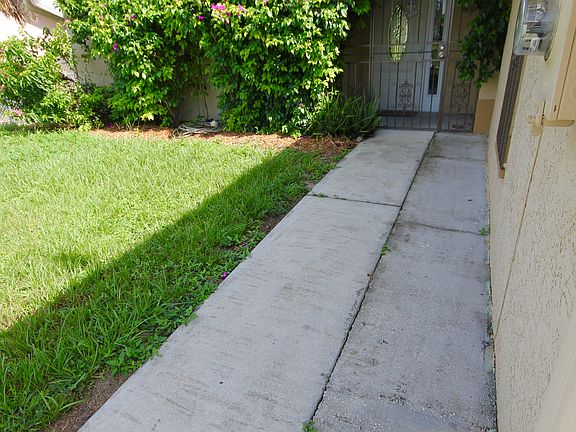 4th image of 1243 Ermine St E