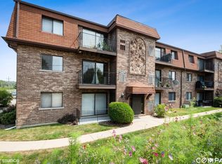 197 W Brandon Ct #A-21, Palatine, IL 60067