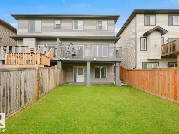 1218 30th Ave NW, Edmonton, AB T6T 0V7