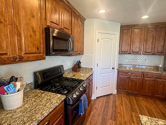 5th image of 254 N Constitution Dr W