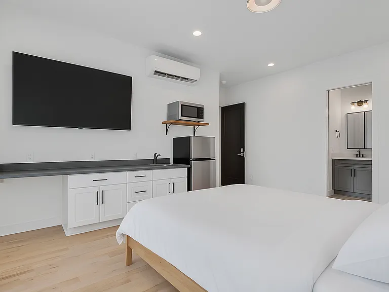 1303 Meharry Blvd — Photo 1