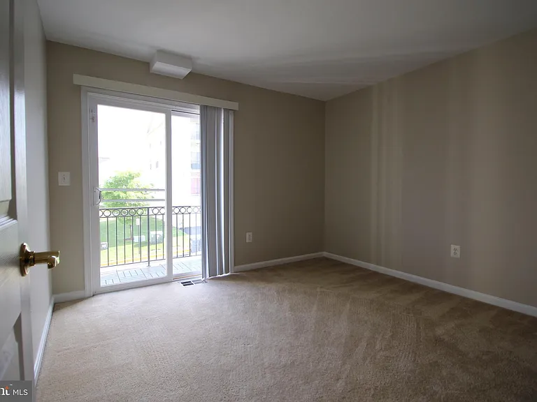 2415 Rainswood Ln — Photo 18