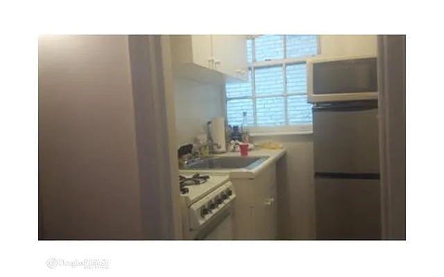 Rented by Douglas Elliman | media 14