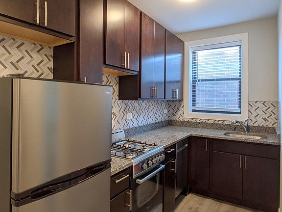 3rd image of 431 W Belden Ave #302C