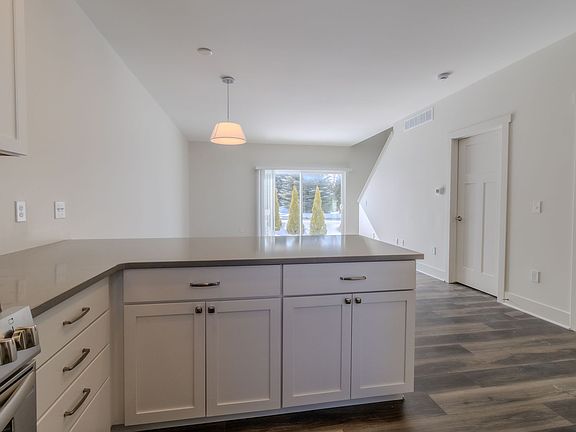 4th image of 1542 Simsbury St #9