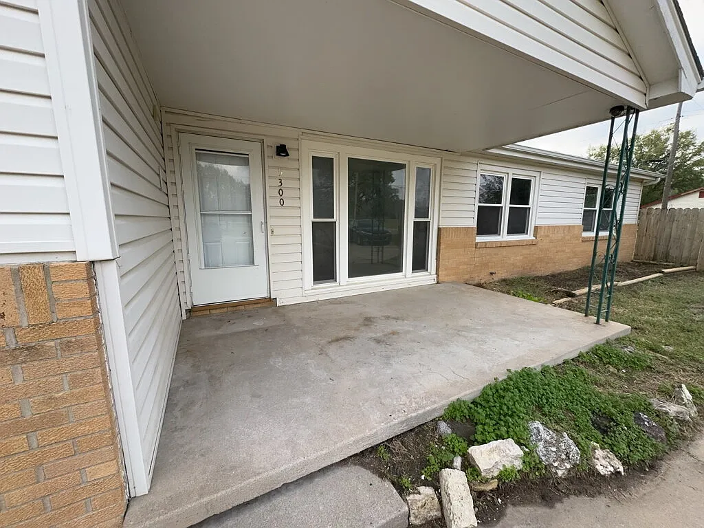 3 bed, 2.0 bath, 1580 sqft, $1,395 — Photo 3