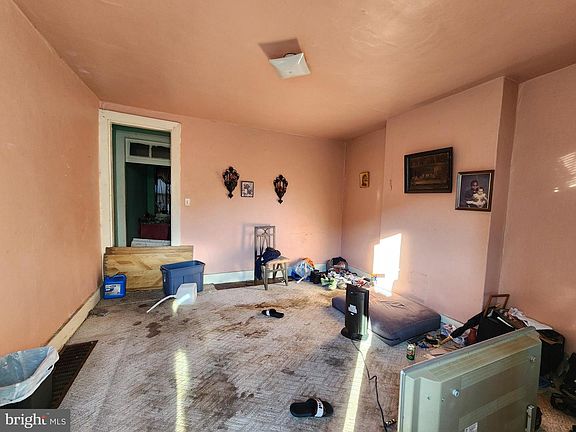 4th image of 306 S Franklintown Rd