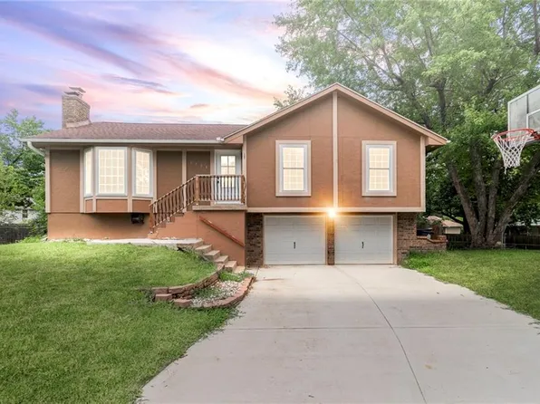 1304 SE Alice Ct, Blue Springs, MO 64014