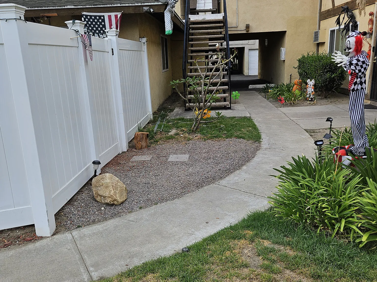 2 bed, 1000 sqft, $2,400 — Photo 2