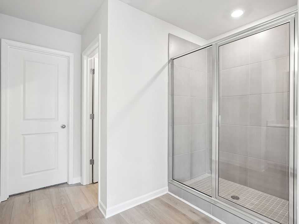 The Dakota floorplan with the Sleek 1 interior package.