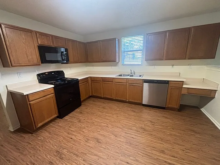 1008 Stone Chapel Way — Photo 8