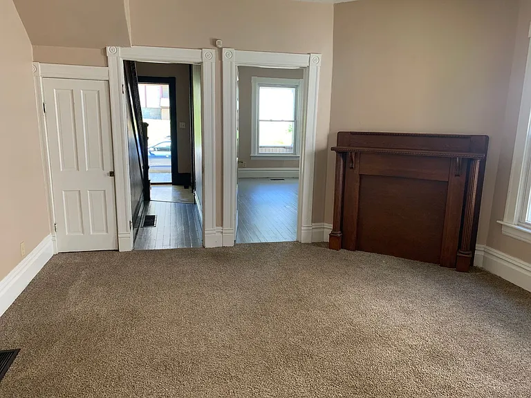 1336 Lynn St — Photo 3