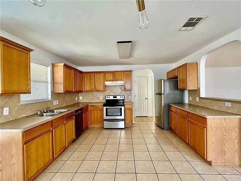 3304 San Fabian St — Photo 8