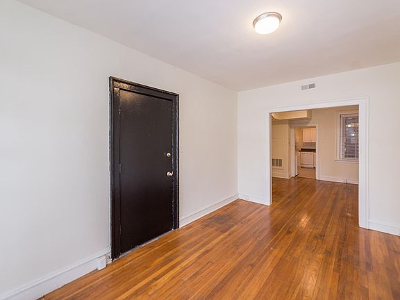 3rd image of 801 N Boulevard