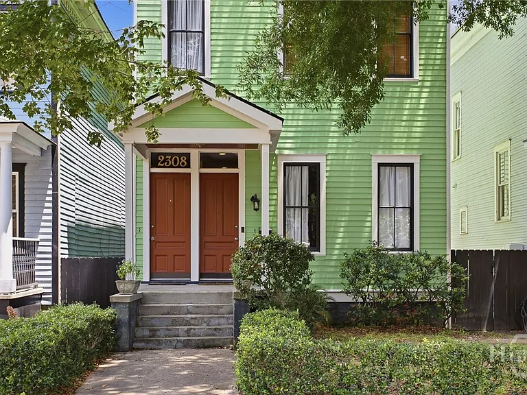 2308 Barnard St — Photo 2