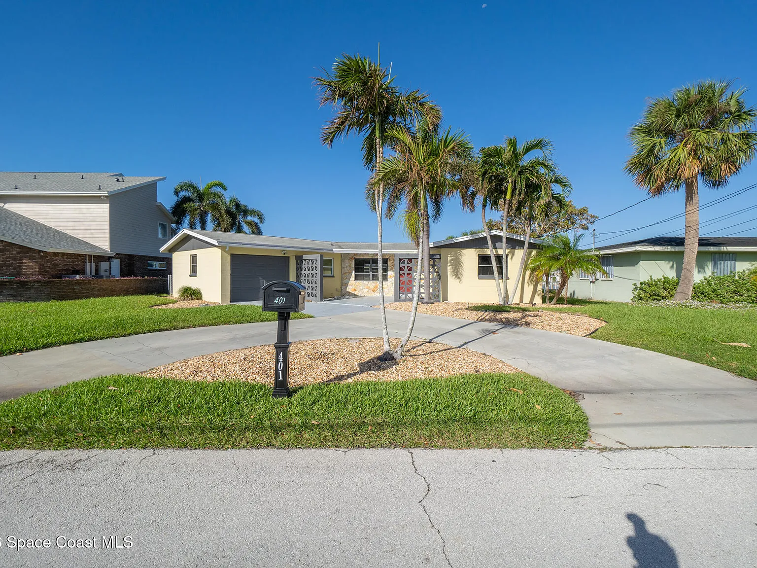 3 bed, 2.0 bath, 1486 sqft, $3,350 — Photo 1