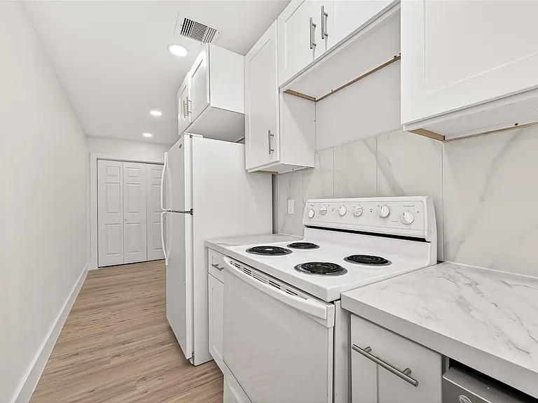 6615 W Montgomery Rd — Photo 13