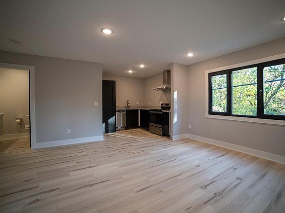 2nd image of 4007 Vine Ct