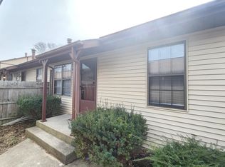 2218 Yorktowne Dr, Valparaiso, IN 46383