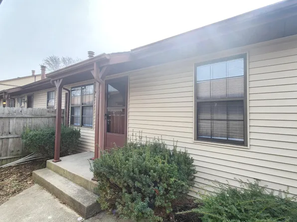 2218 Yorktowne Dr, Valparaiso, IN 46383