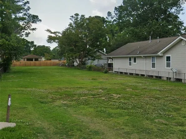 328 Halsey Dr, Harahan, LA 70123