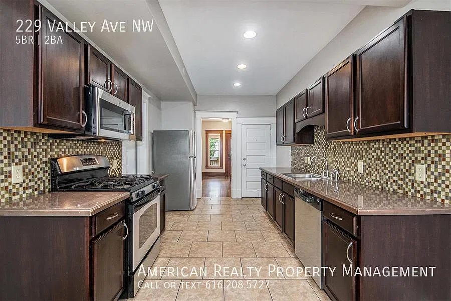 5 bed, 3078 sqft, $2,700 — Photo 4