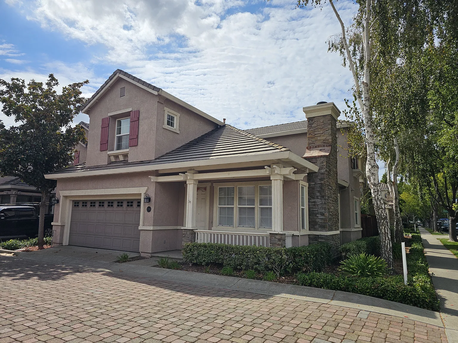 3 bed, 2.5 bath, 1635 sqft, $4,300 — Photo 1