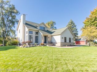 9618 Beach Park Rd, South Lyon, MI