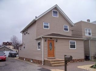 49 Maple St NE, Farmingdale, NY 11735