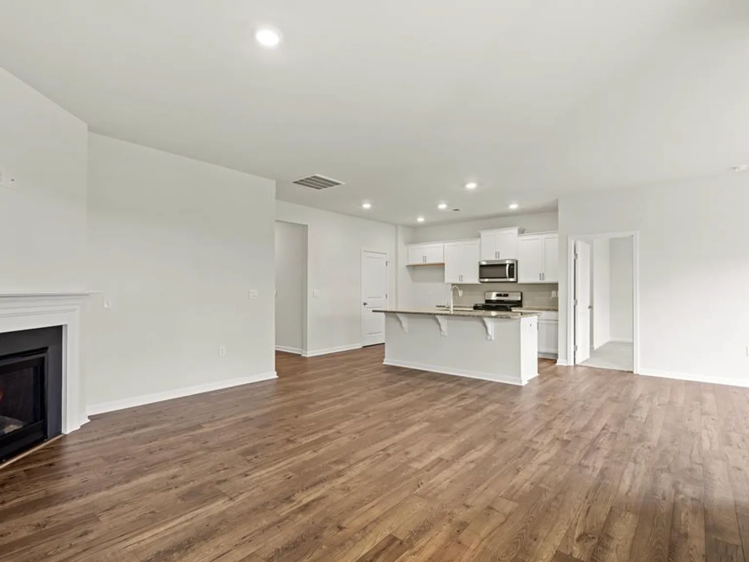 3 bed, 1800 sqft, $2,000 — Photo 3