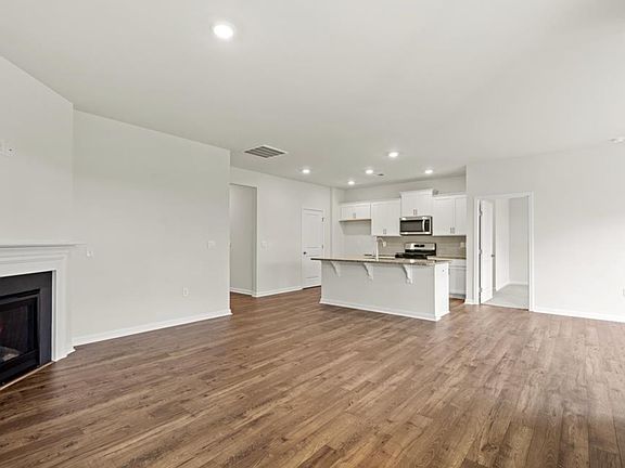3rd image of 862 Barlow Ln